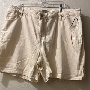 Women’s plus size 20 Cream Shorts